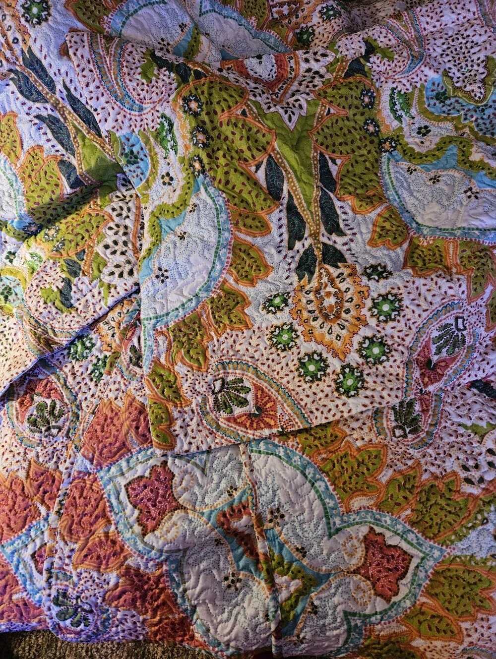 King Size Multicolored paisley and floral quilt and 2 King size shams Like New